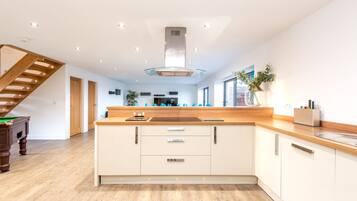 House | Private kitchen | Fridge, microwave, oven, stovetop