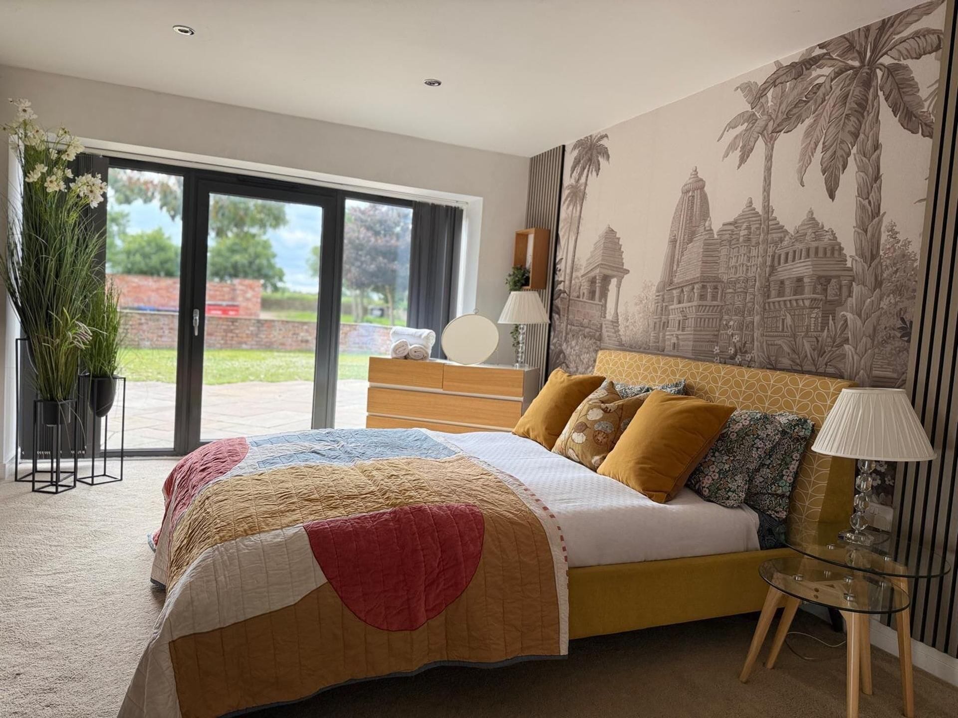 4 bedrooms, iron/ironing board, WiFi (free), bed sheets