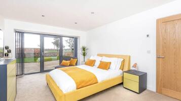 4 bedrooms, iron/ironing board, free WiFi, bed sheets