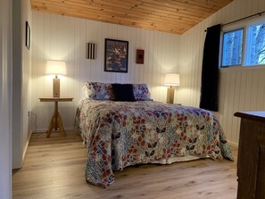 1 slaapkamer, een strijkplank/strijkijzer, wifi, beddengoed