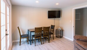 Dining - Lakeside Retreat! SPECIAL PRICING! DON'T MISS OUT! (Henryville)