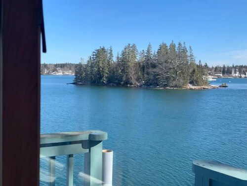 Tidewatch- harborside cottage, unparalleled views