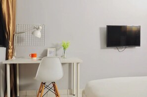 1 bedroom, desk, iron/ironing board, WiFi