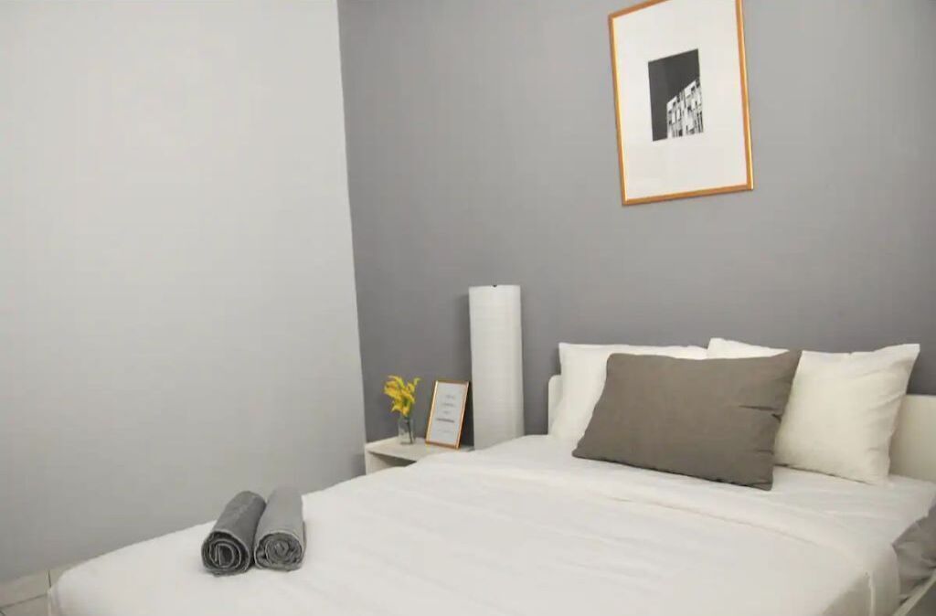 1 bedroom, desk, iron/ironing board, WiFi