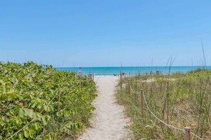 Liegestühle, Strandtücher