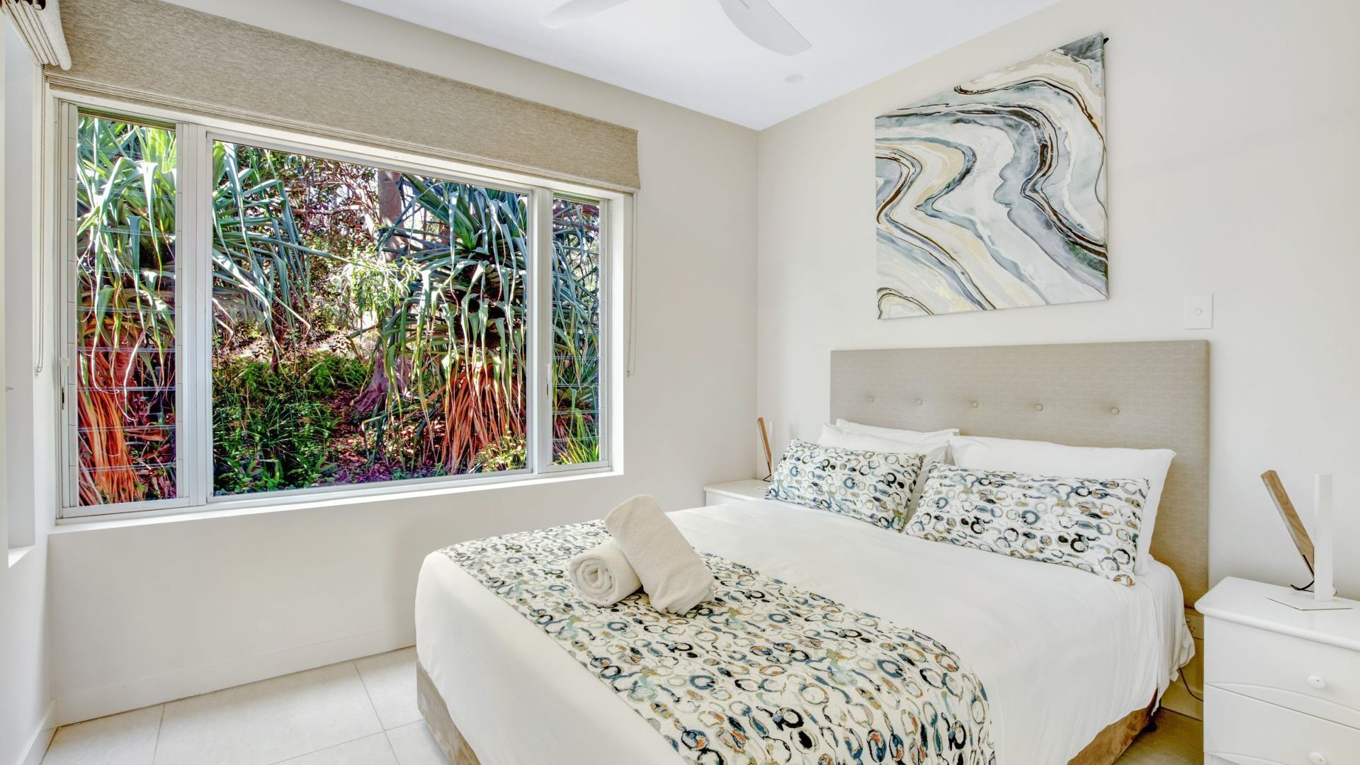 Unit 9/103 Cooloola Drive - Rainbow Beach. Stunning Ocean Views. Seabreezes. Aircon. Wi-Fi. — image 13