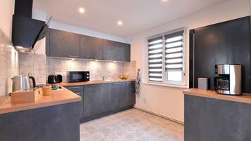 Family Cottage, Ensuite (4 étoiles) | Shared kitchen