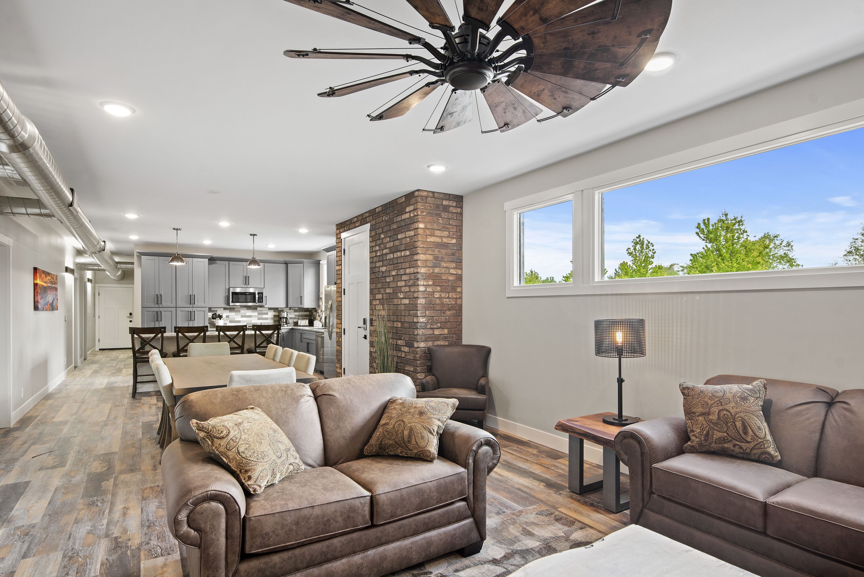 Smart TV, videojuegos, futbolito y tenis de mesa 