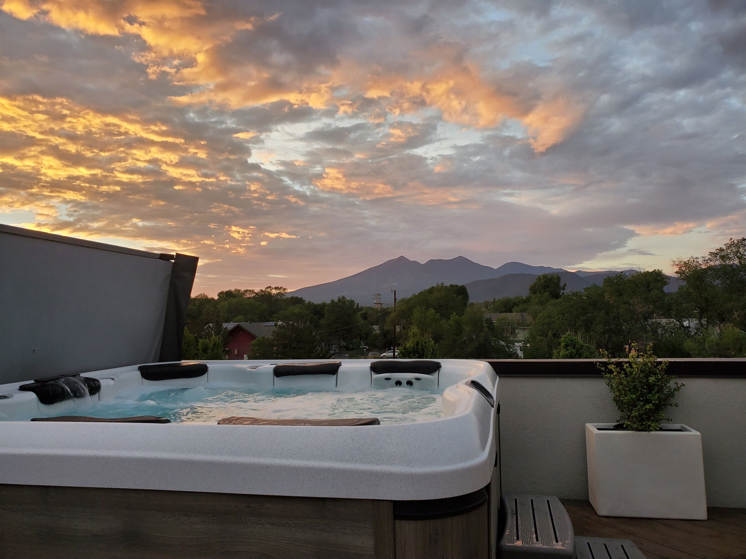 Tina de hidromasaje al aire libre