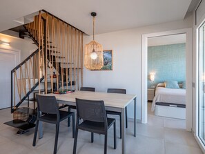 Dining - Costabravaforrent Marina (l'Escala)