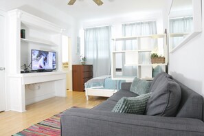 Living area - Downtown LA Light Apartment in Fashion District (Los Angeles)