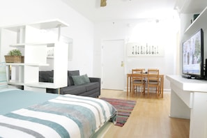 The room  - Downtown LA Light Apartment in Fashion District (Los Angeles)