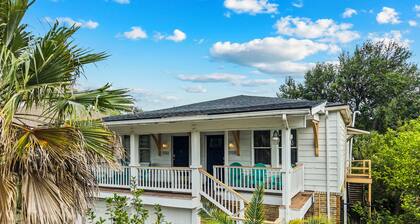 Port Side at M | Historic Lost Bayou Retreat • Walk to Beach • Sleeps 6