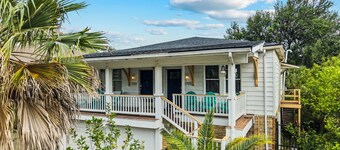Port Side at M | Historic Lost Bayou Retreat • Walk to Beach • Sleeps 6