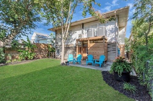 Historical Galveston Home - 2 min Drive to Sand and Seawall!