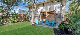 Historical Galveston Home - 2 min Drive to Sand and Seawall!