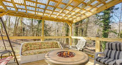 2 story rustic cabin in beautiful Clayton, Georgia!