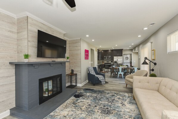 Smart TV - Newly Renovated Beach Rancher - Walk to the Beach! (Hampton)