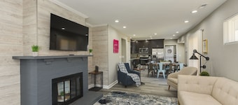 Newly Renovated Beach Rancher - Walk to the Beach!