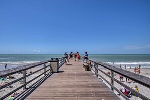 Beach nearby - Luxe Naples Escape: Walk to Beach & Downtown! (Naples)