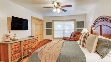4 bedrooms, iron/ironing board, Internet, bed sheets