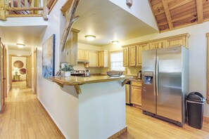Fridge, microwave, stovetop, dishwasher