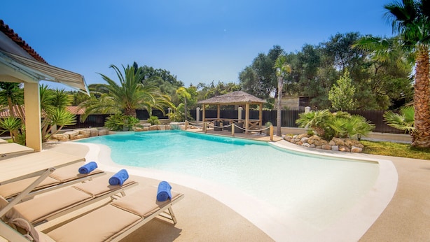 Pool - Family Villa with Pool & Leisure Activities (Antibes)