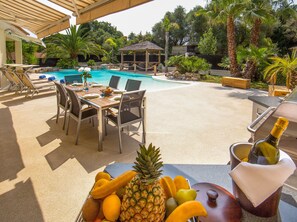 屋外ダイニングエリア