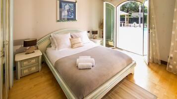 4 bedrooms, iron/ironing board, free WiFi, wheelchair access