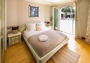 4 bedrooms, iron/ironing board, free WiFi, bed sheets - Magnificent 5* pool villa Antibes (Antibes)