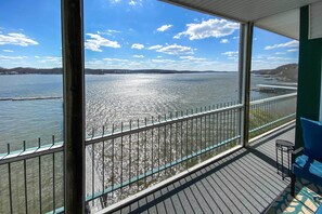 Property grounds - Pool & Boat Slips! Waterfront Lake Ozark Condo (Lake Ozark)