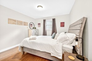 3 chambres, fer et planche à repasser, Wi-Fi, draps fournis
