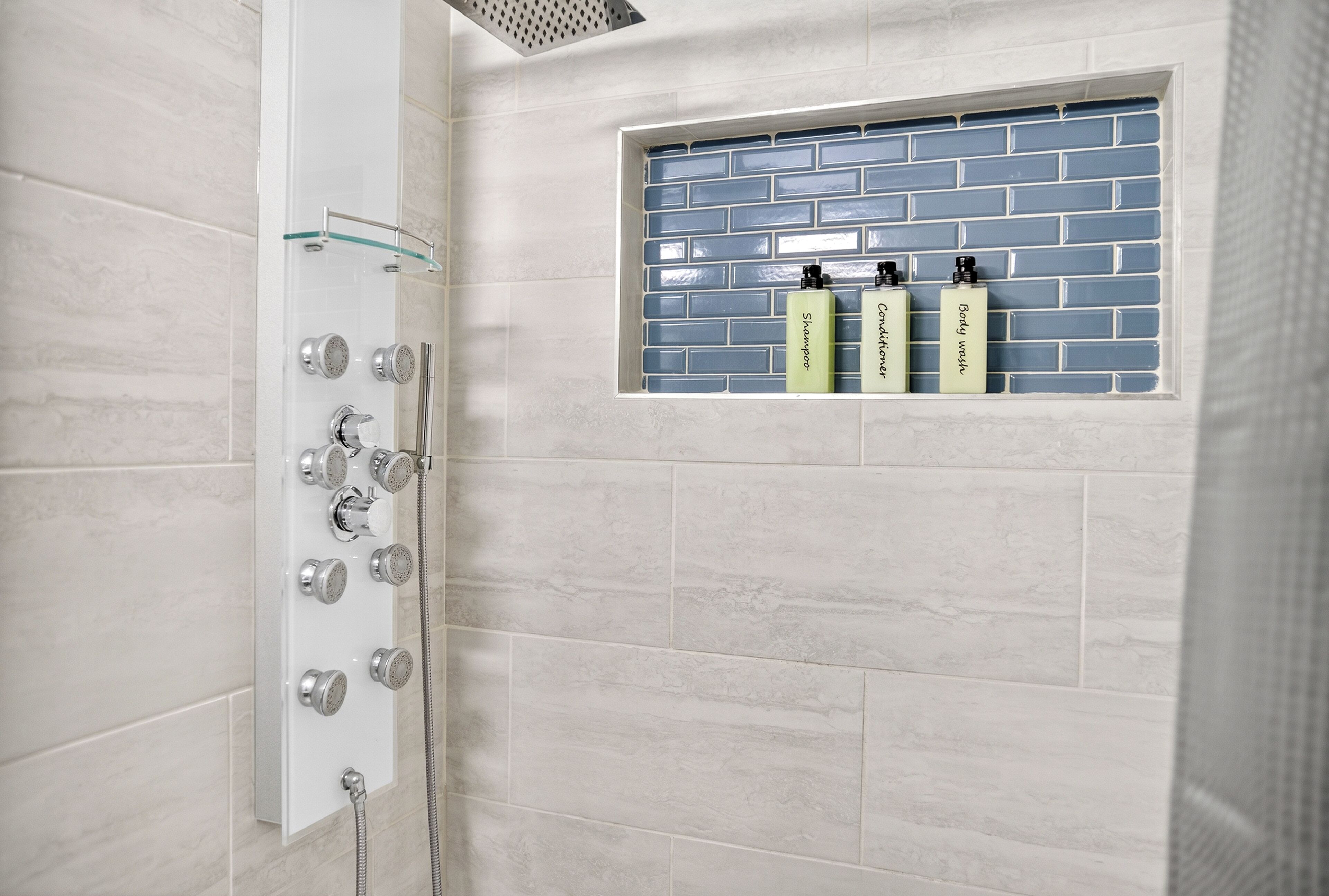Towels, soap, shampoo, toilet paper