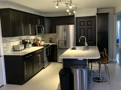 Chapel Hill/Durham Retreat w/ Hot tub, full body massage chair, fenced dog area.