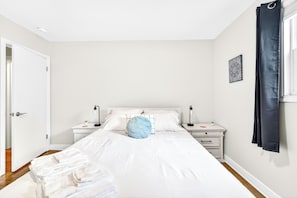 3 habitaciones, tabla de planchar con plancha, wifi y ropa de cama 