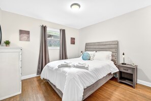 3 bedrooms, iron/ironing board, WiFi, bed sheets