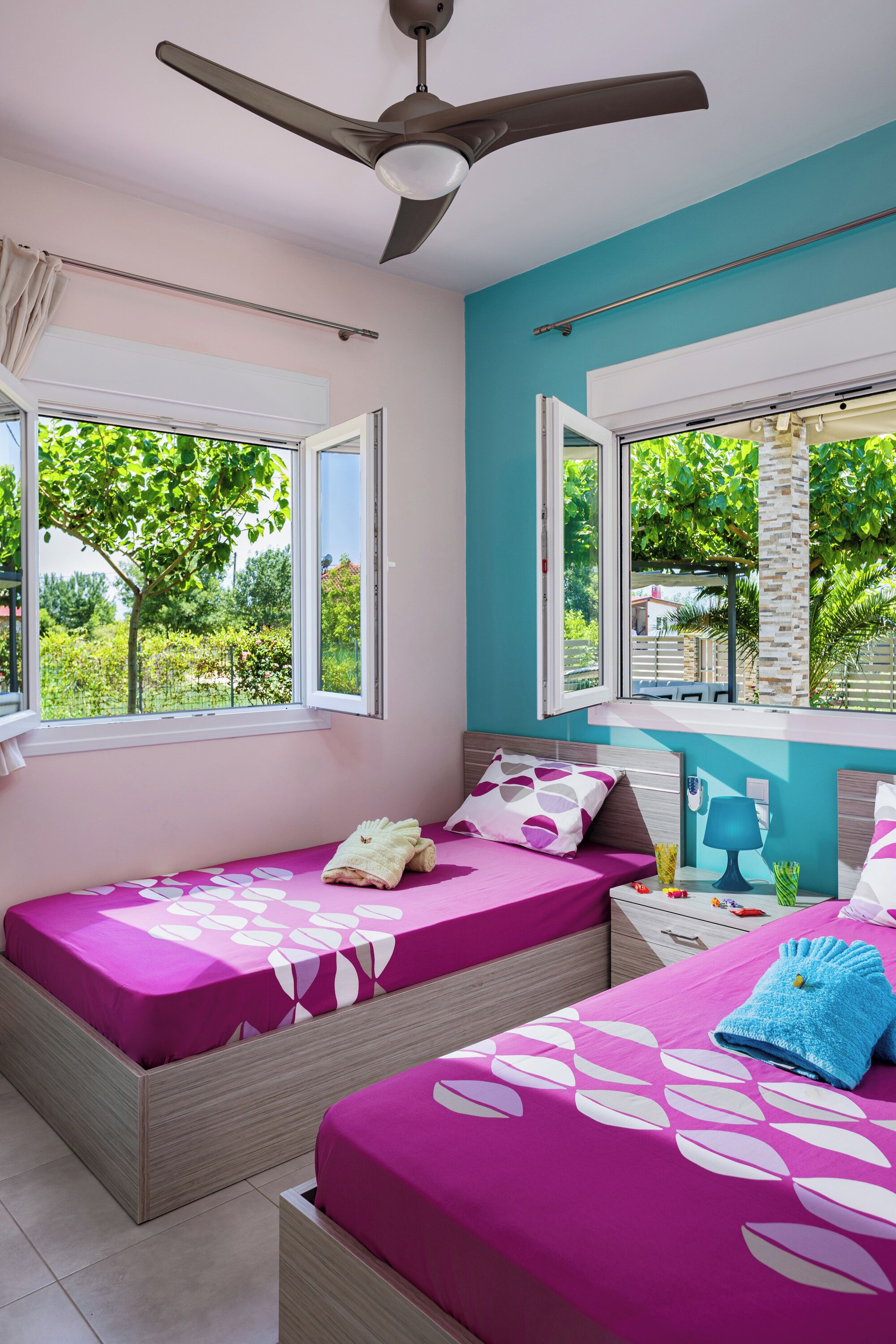 3 makuuhuonetta, tallelokero huoneessa, äänieristys, silitysrauta/-lauta