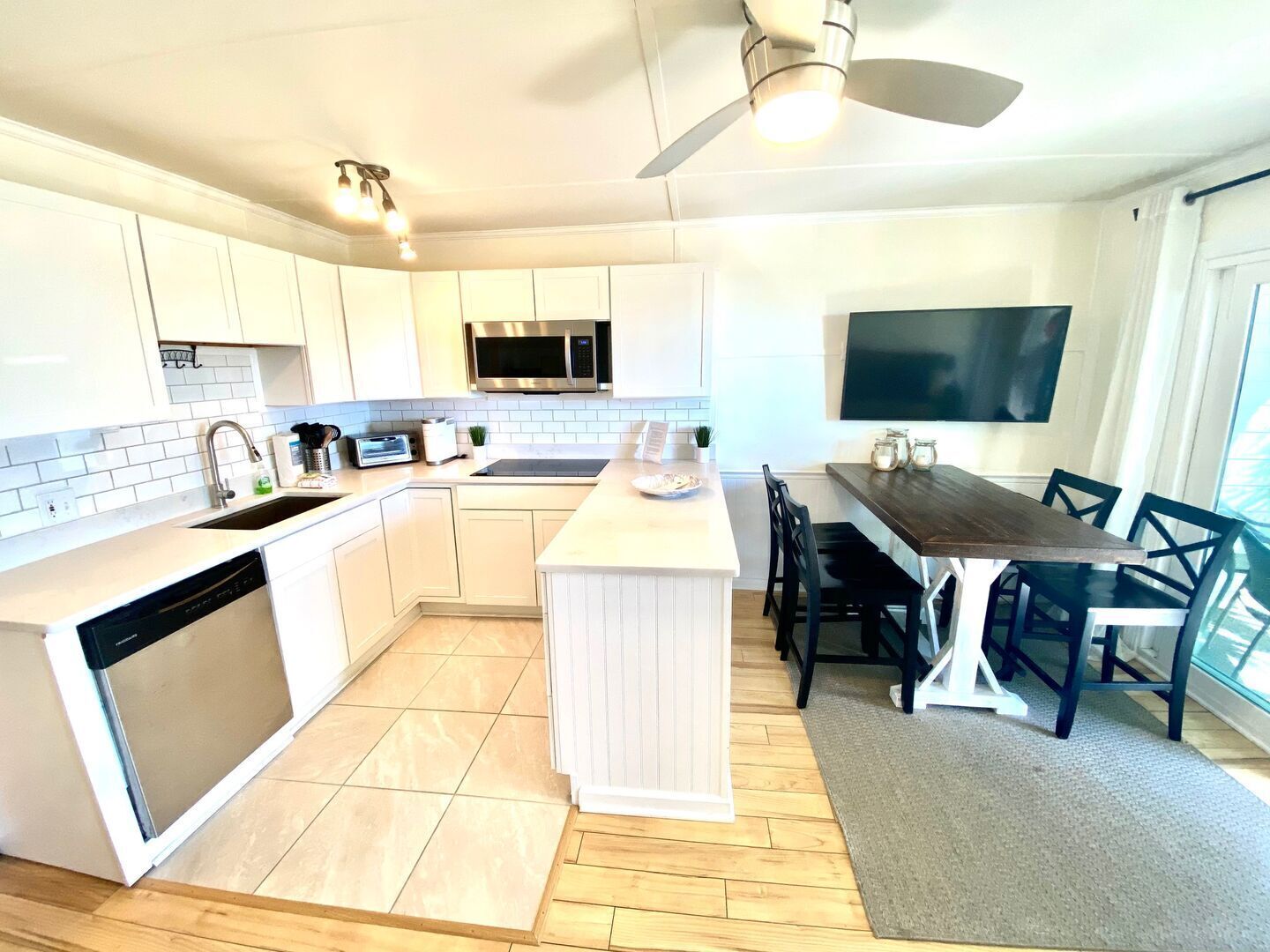 Fridge, microwave, stovetop, dishwasher