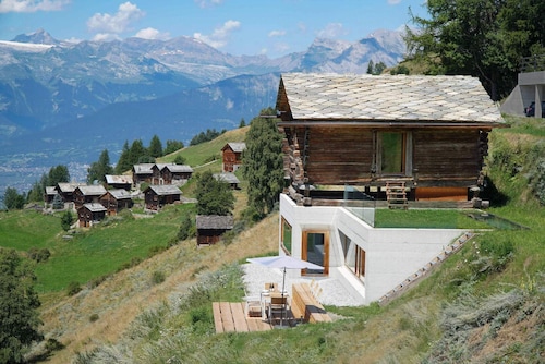 Exklusives Architektur-Chalet auf 1.600 Meter, 4-6 Pers. in beeindruckender Lage