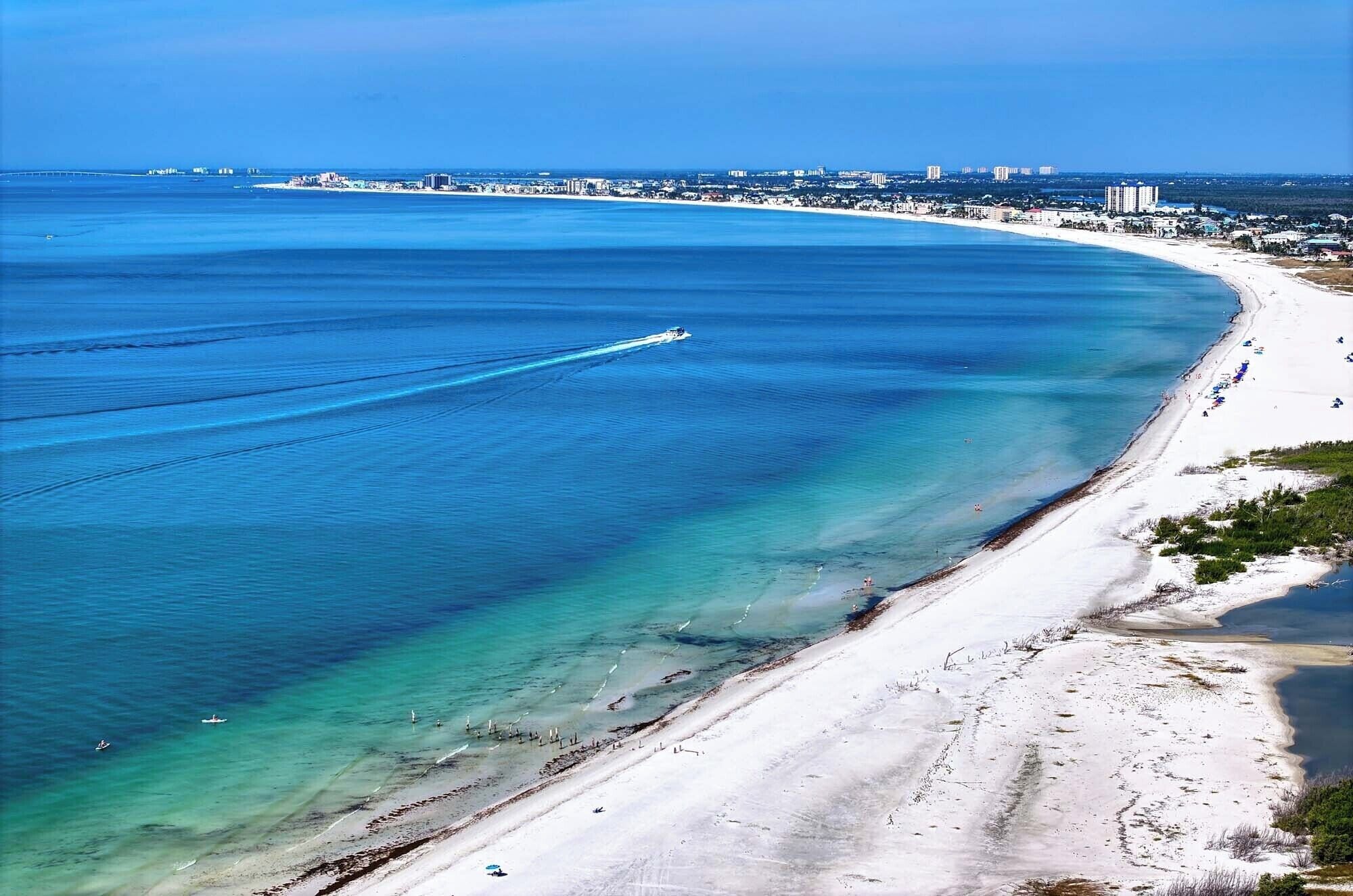 Plage, sable blanc, navette gratuite vers la plage, chaises longues