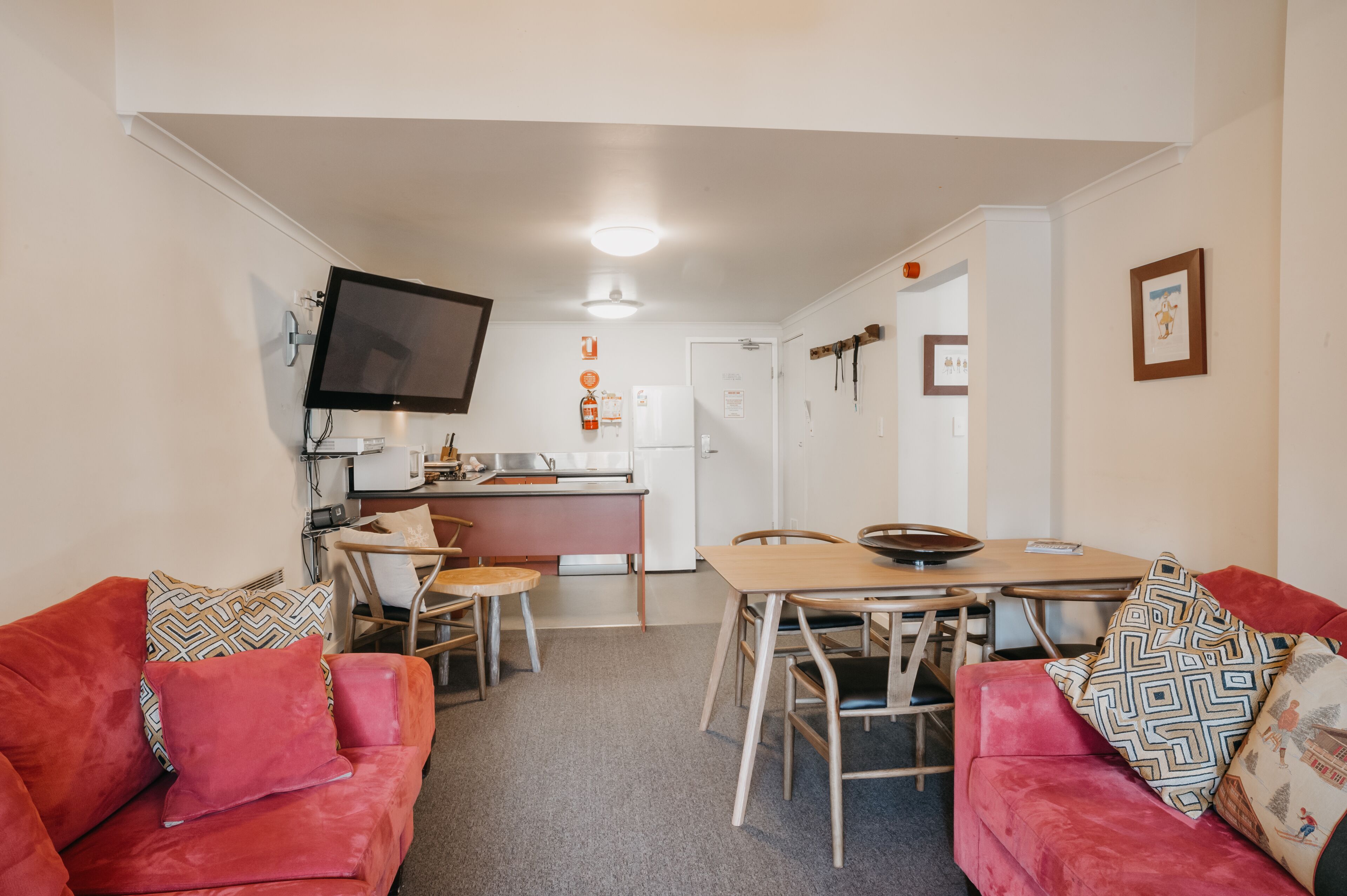 Central Two Bedroom Thredbo  Apartment with Great Views — image 14