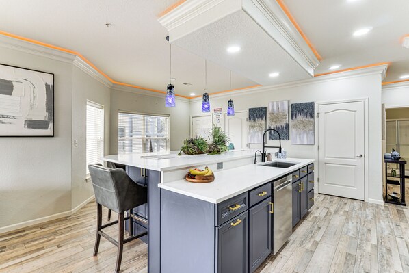 Fridge, microwave, stovetop, dishwasher