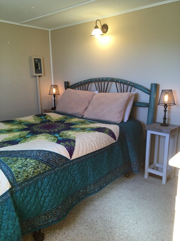 2 bedrooms, desk, iron/ironing board, travel cot