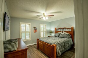 2 soverom, strykejern/-brett, wi-fi (inkludert) og sengetøy