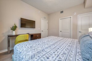 4 makuuhuonetta, silitysrauta/-lauta, vauvan matkasänky, Wi-Fi