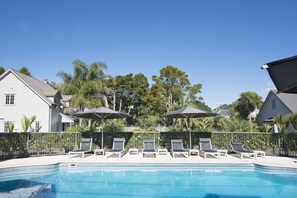 Piscina all'aperto, una piscina riscaldata