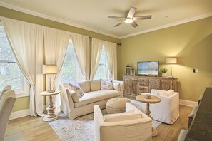 TV - Thirty Blu 10 - 30A, Heated Community Pool, Rooftop Terrace, Bikes Included! (Blue Mountain Beach)