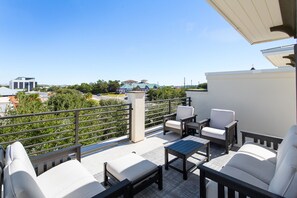 Terrace/patio - Thirty Blu 10 - 30A, Heated Community Pool, Rooftop Terrace, Bikes Included! (Blue Mountain Beach)