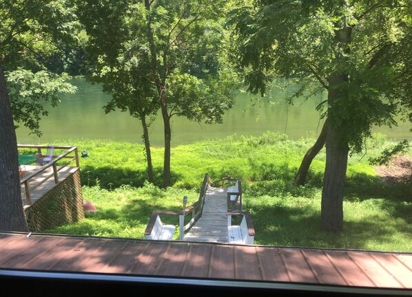 Property grounds - Private fishing cabin on White River with hiking trails nearby (Flippin)