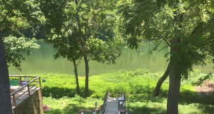 Private fishing cabin on White River with hiking trails nearby